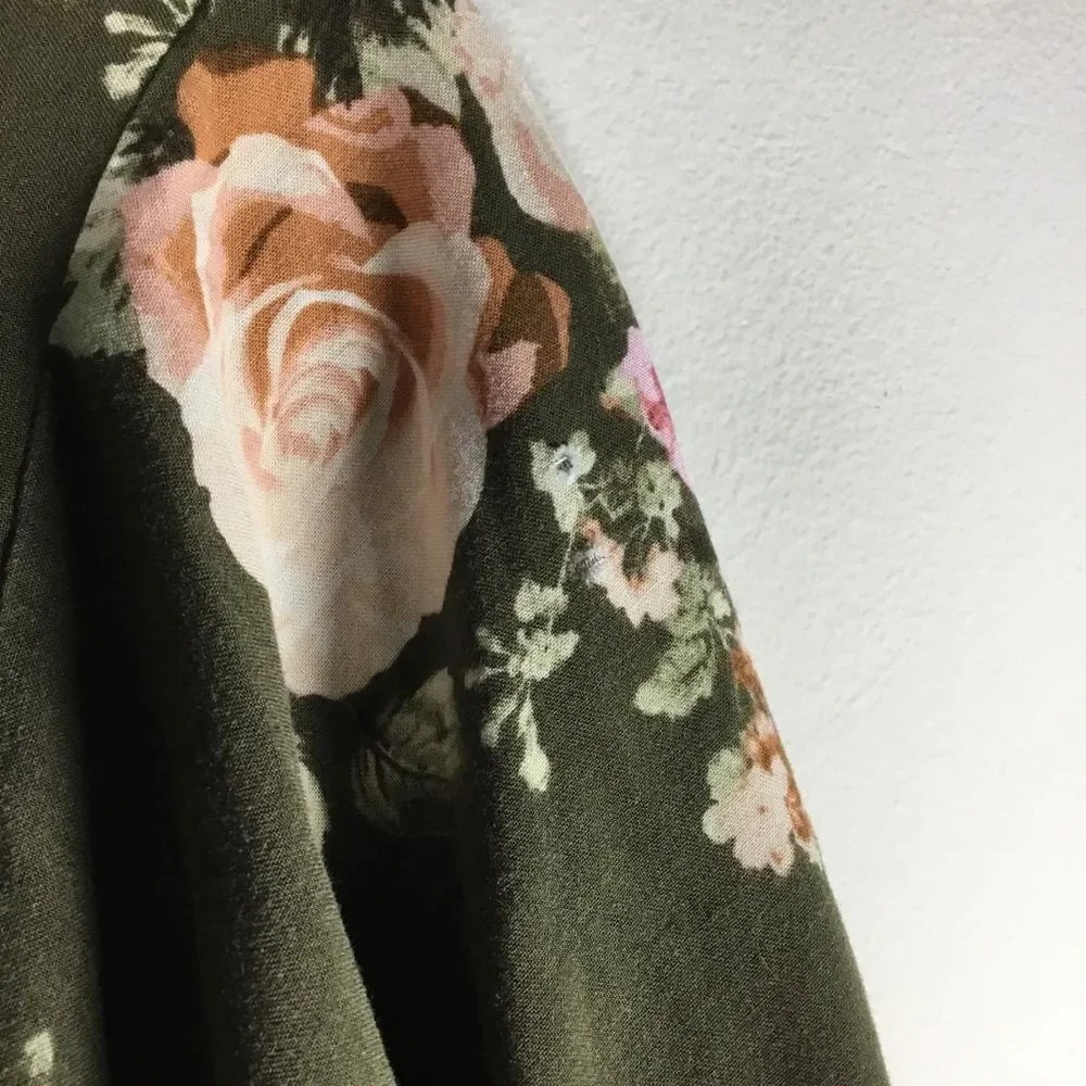 Mossy green with roses open front bell sleeve duster robe size Small oversized
